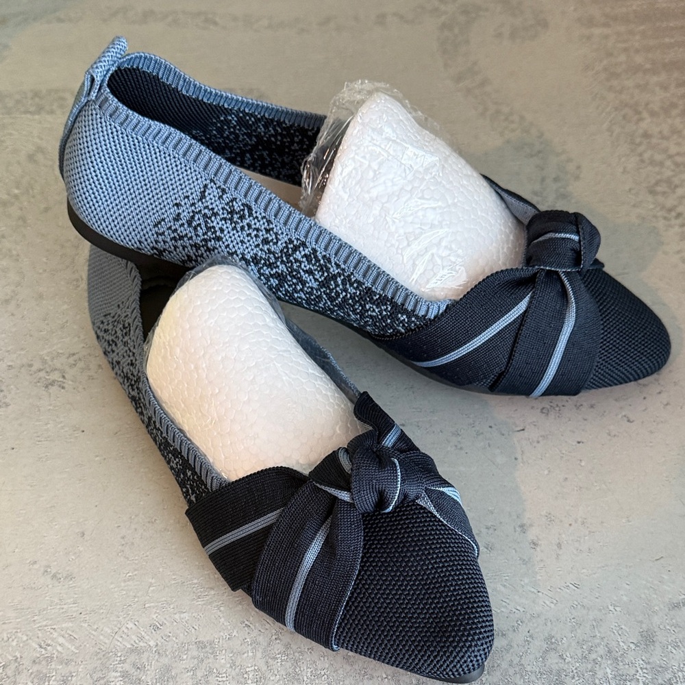 NWOT. Elegant Navy Blue Women's Flats New Sz 9